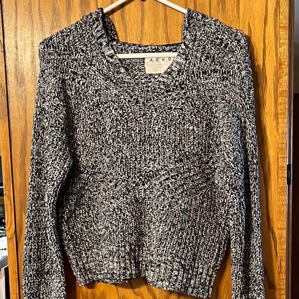 American Eagle Outfitters Women's Black and White Sweater